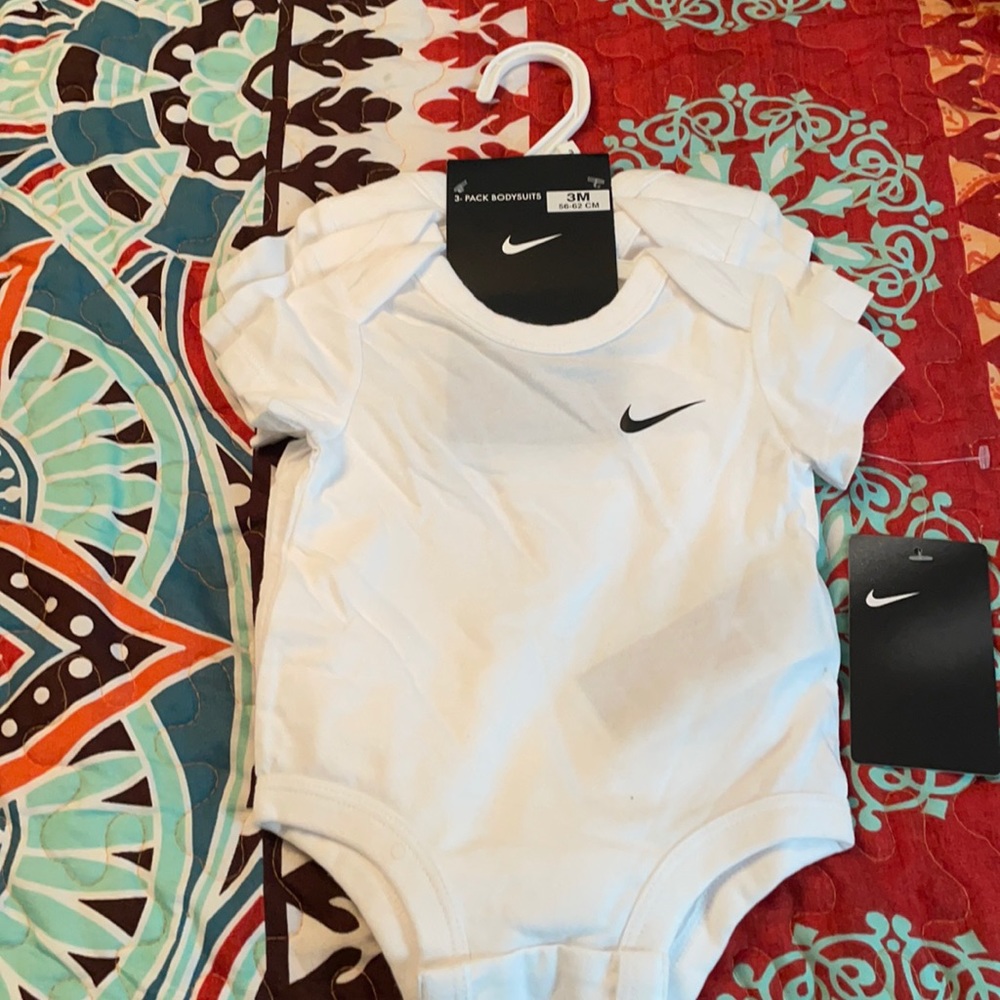 Nike Baby Boy/Girl Onsie 3 pack - 3 months